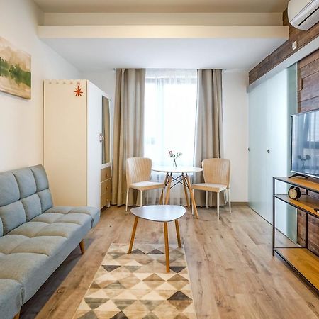 Bright Apartments Moments Away From Herastrau Park, Mall And Metro Bukarest Exterior foto