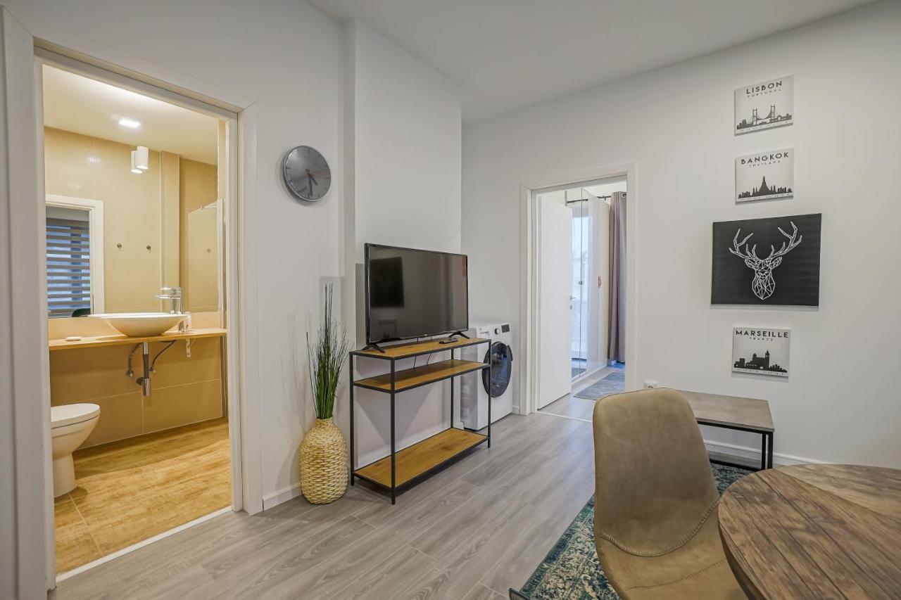 Bright Apartments Moments Away From Herastrau Park, Mall And Metro Bukarest Exterior foto