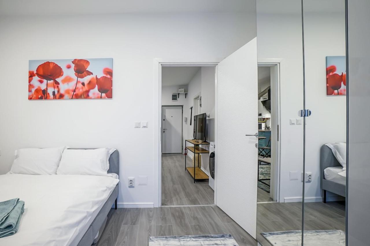 Bright Apartments Moments Away From Herastrau Park, Mall And Metro Bukarest Exterior foto
