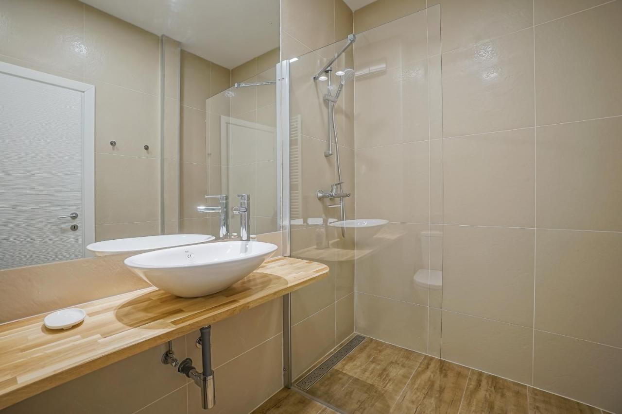 Bright Apartments Moments Away From Herastrau Park, Mall And Metro Bukarest Exterior foto