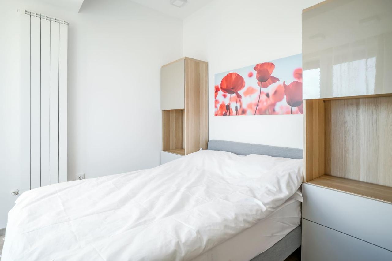 Bright Apartments Moments Away From Herastrau Park, Mall And Metro Bukarest Exterior foto