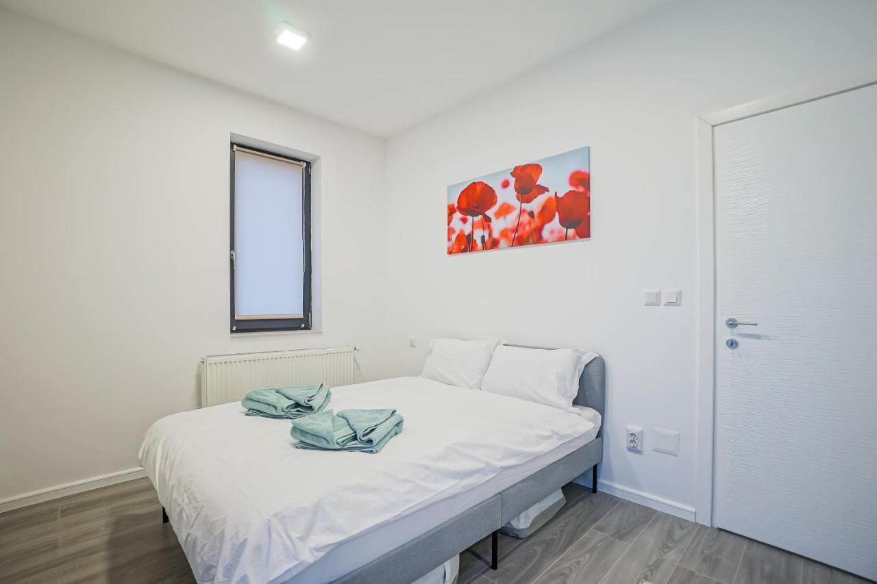 Bright Apartments Moments Away From Herastrau Park, Mall And Metro Bukarest Exterior foto