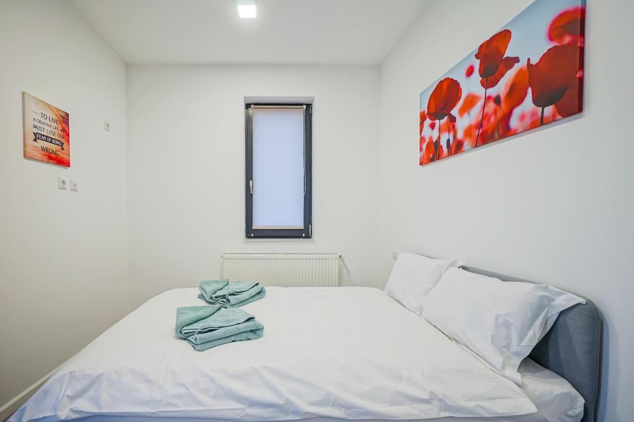 Bright Apartments Moments Away From Herastrau Park, Mall And Metro Bukarest Exterior foto